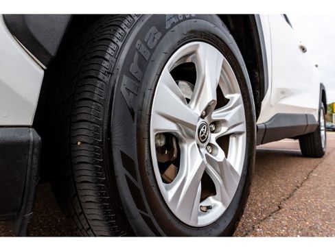 Used 2019 Toyota RAV4 XLE image 9