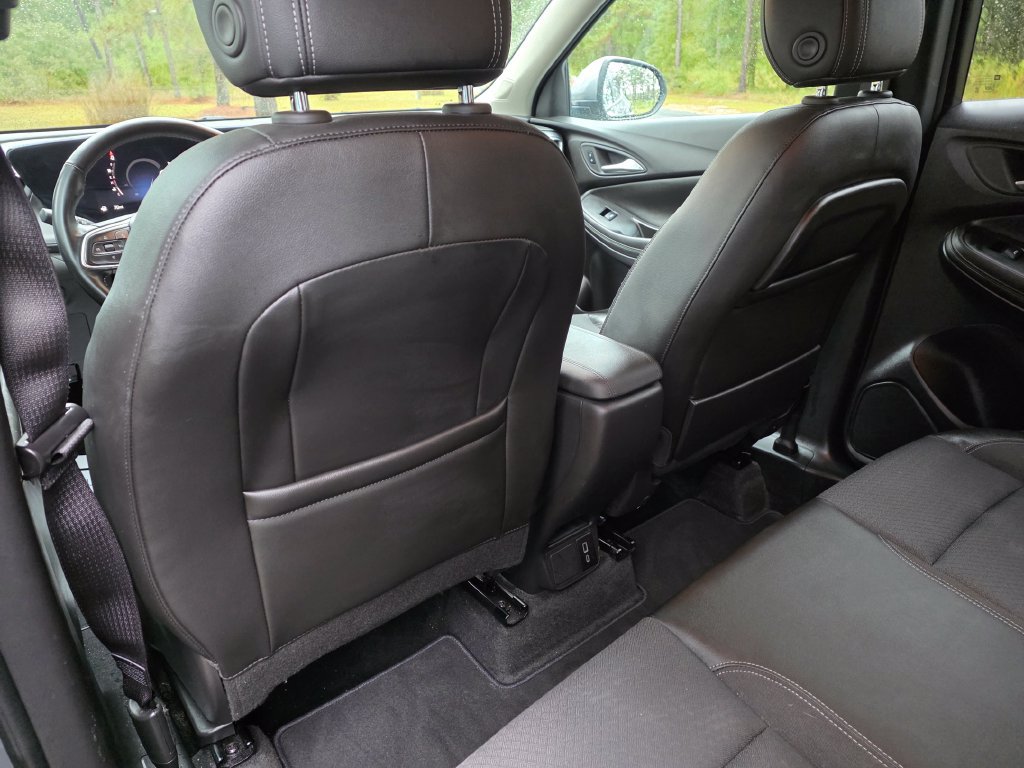Used 2025 Buick Encore GX Preferred w/ Comfort Package FWD image 17