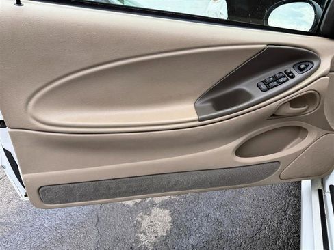 Used 2003 Ford Mustang Convertible RWD image 18
