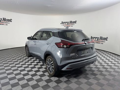 Used 2021 Nissan Kicks SV image 10