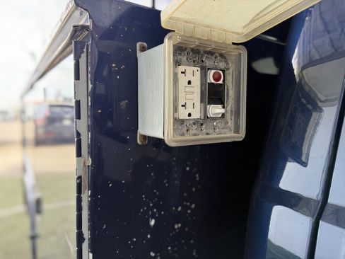 Used 2011 Ford F550 4x4 SuperCab Super Duty w/ PWR Equipment Group image 14