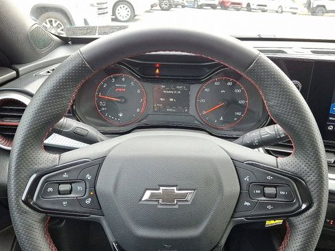 Certified 2025 Chevrolet Trax RS w/ Sunroof Package image 19