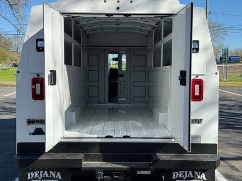 New 2024 Ford E-450 and Econoline 450 Super Duty w/ Power Windows & Locks Group RWD image 9