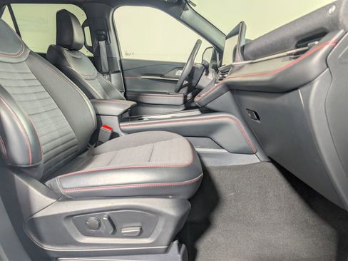 Certified 2025 Ford Explorer ST-Line image 13