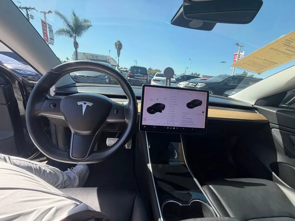 Used 2019 Tesla Model 3 Mid Range RWD image 5