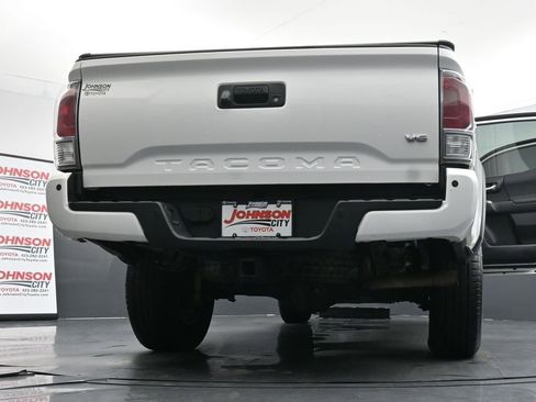 Used 2022 Toyota Tacoma TRD Off-Road w/ Technology Package image 45