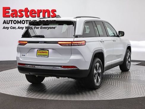 Used 2022 Jeep Grand Cherokee Limited 4xe w/ Luxury Tech Group II AWD/4WD image 5