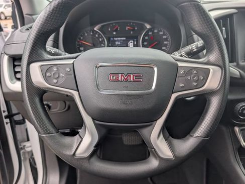 Used 2024 GMC Terrain SLE FWD image 12
