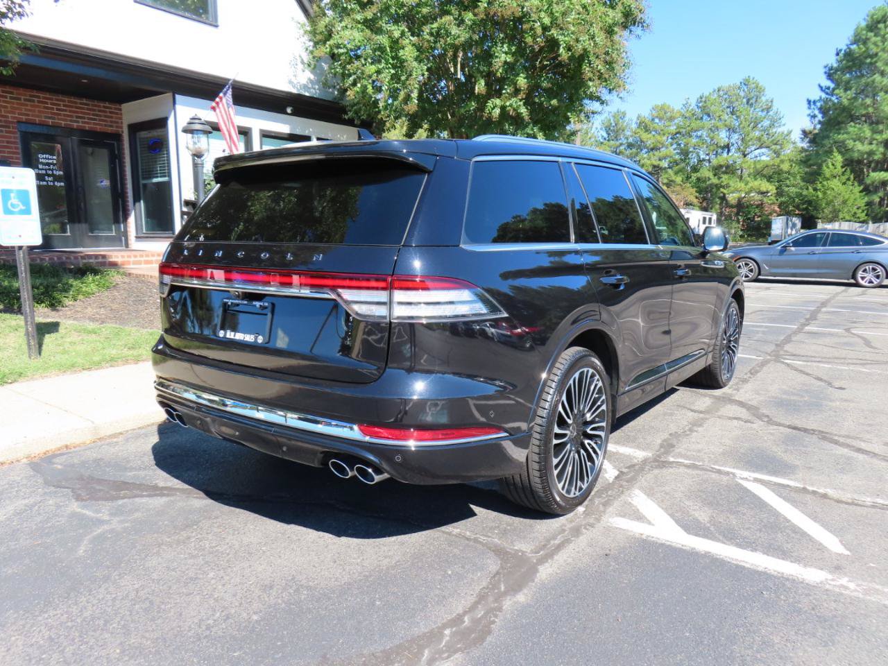 Used 2022 Lincoln Aviator Black Label w/ Dynamic Handling Package AWD/4WD image 8