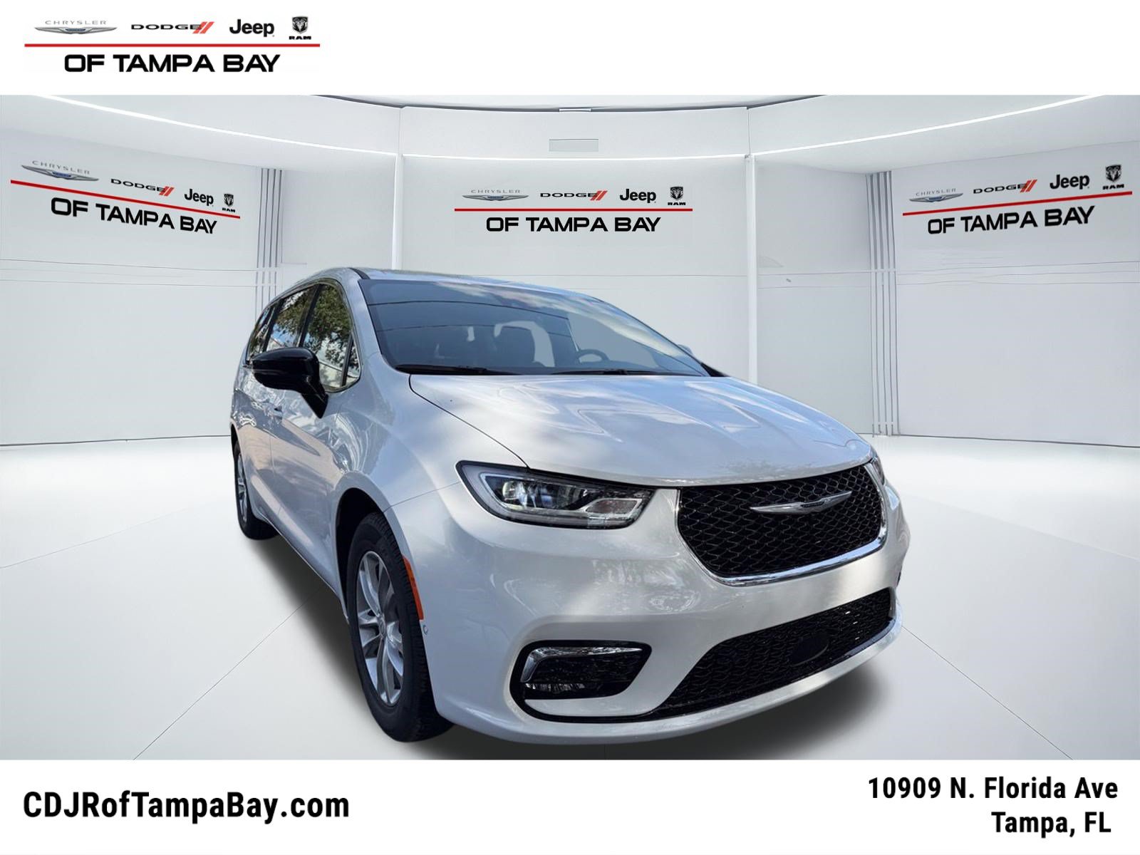 New 2026 Chrysler Pacifica Select FWD image 1