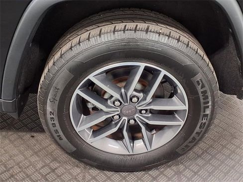 Used 2019 Jeep Grand Cherokee Limited image 32