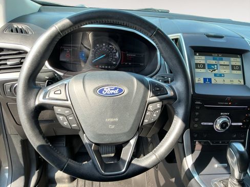 Used 2018 Ford Edge Titanium w/ Equipment Group 301A FWD image 10