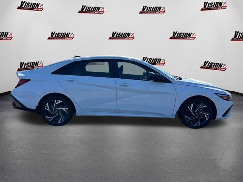New 2025 Hyundai Elantra SEL FWD image 4