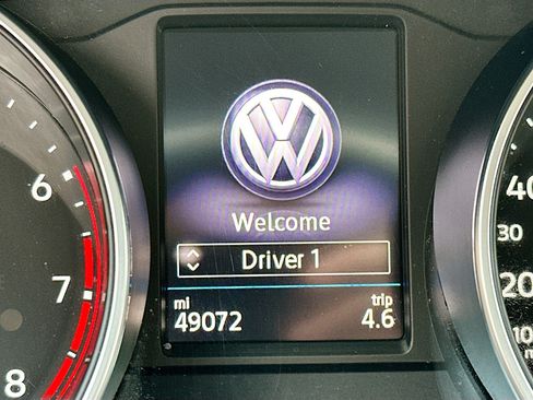 Used 2019 Volkswagen Tiguan SE AWD/4WD image 18