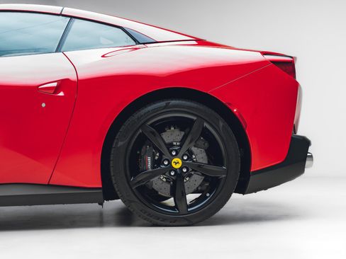Used 2019 Ferrari Portofino RWD image 14