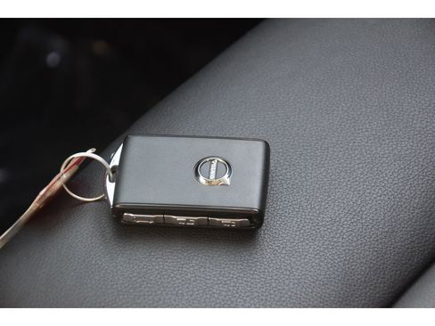 Certified 2025 Volvo XC40 B5 Plus w/ Protection Package Premier image 39