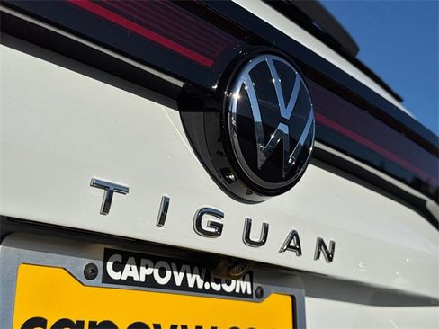 New 2026 Volkswagen Tiguan SE image 16