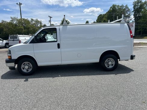 Used 2017 Chevrolet Express 2500 RWD image 6