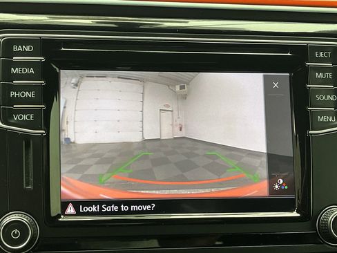 Used 2016 Volkswagen Beetle 1.8T SE image 5