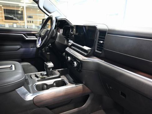 Used 2022 GMC Sierra 1500 SLT w/ SLT Convenience Package image 16