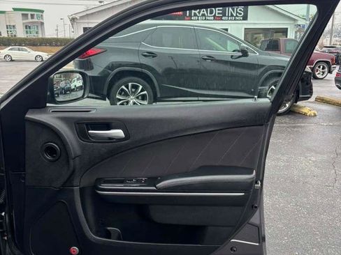 Used 2015 Dodge Charger SXT image 34