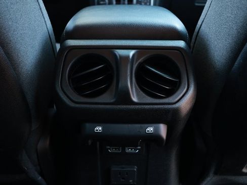 Used 2025 Jeep Wrangler Unlimited Rubicon AWD/4WD image 29