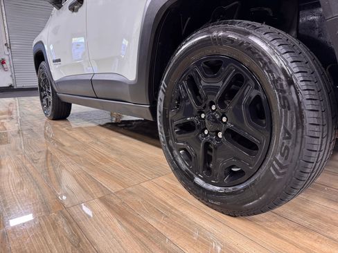 Used 2017 Jeep Renegade Trailhawk image 9