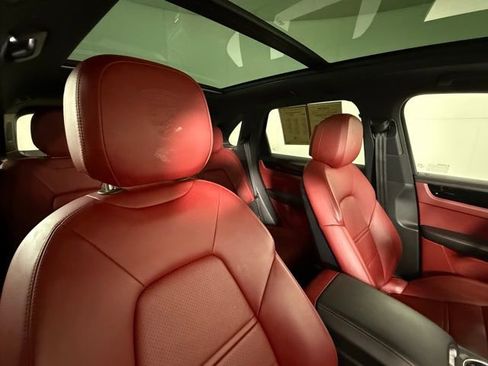 Used 2022 Porsche Cayenne image 31