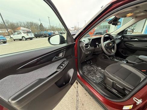 Certified 2024 Chevrolet TrailBlazer LS w/ LS Convenience Package FWD image 11