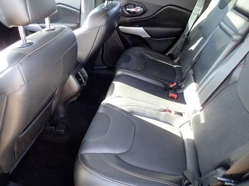 Used 2018 Jeep Cherokee Latitude Plus w/ Cold Weather Group image 8