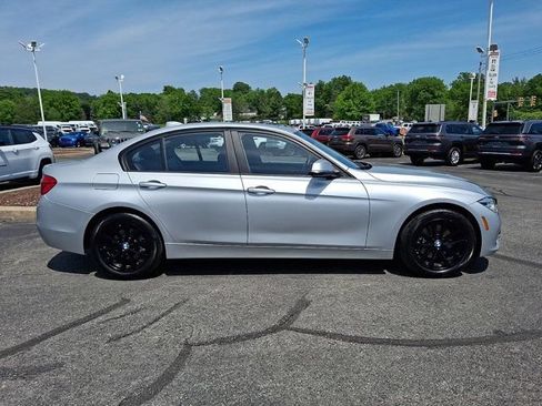 Used 2018 BMW 320i xDrive Sedan w/ Premium Package AWD/4WD image 9