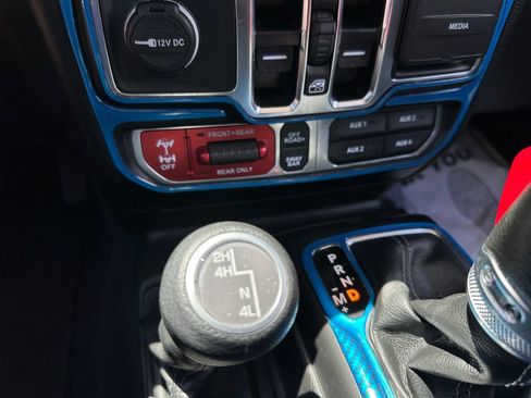 Used 2024 Jeep Wrangler Unlimited Rubicon w/ Technology Group AWD/4WD image 46