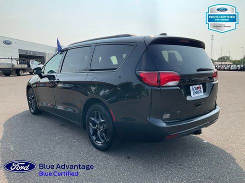 Used 2020 Chrysler Pacifica Touring-L FWD image 27