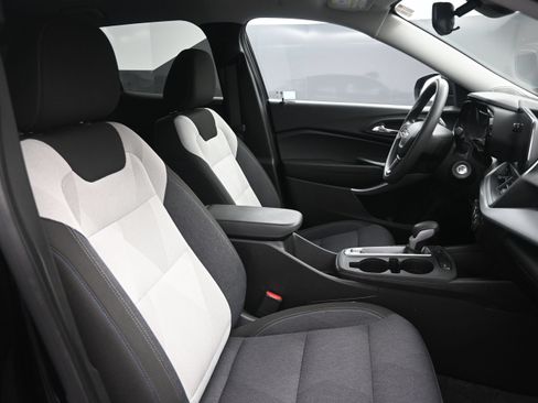 Used 2025 Chevrolet Trax LS w/ LS Convenience Package FWD image 23