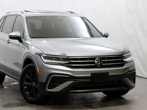 Used 2024 Volkswagen Tiguan SE AWD/4WD image 2