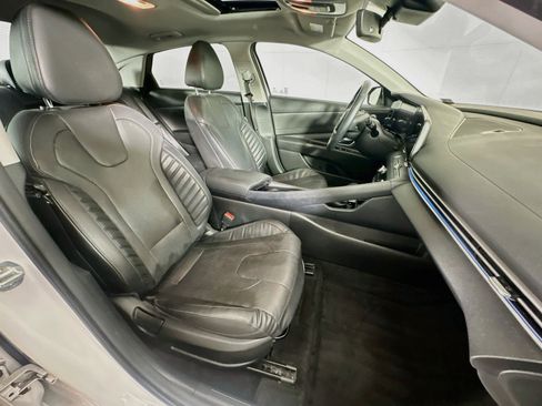 Used 2023 Hyundai Elantra Limited FWD image 31