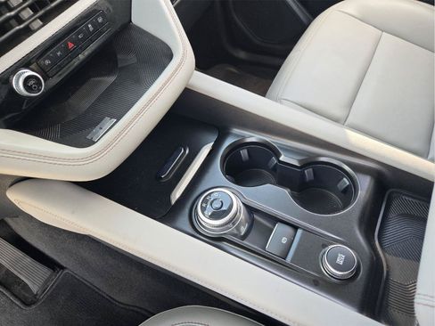 Certified 2025 Ford Explorer Active w/ Active Comfort Package RWD image 18
