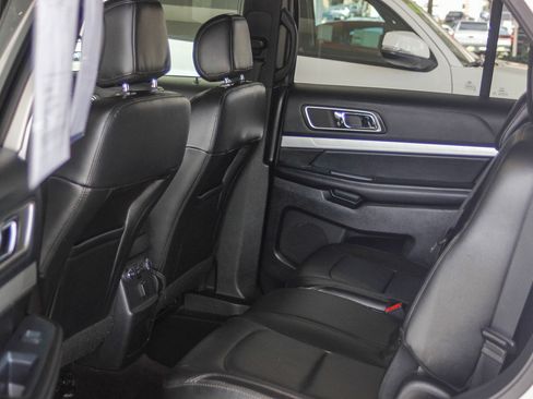 Used 2016 Ford Explorer XLT image 18