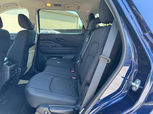 Used 2025 Nissan Pathfinder SV FWD image 23