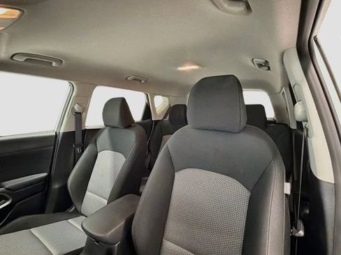 Used 2025 Kia Soul LX w/ LX Technology Package FWD image 19