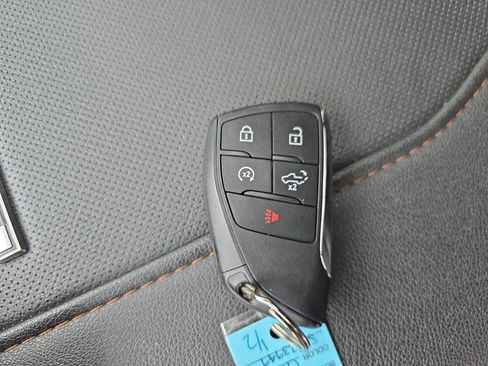 Used 2025 GMC Sierra 2500 AT4 w/ AT4 Premium Plus Package AWD/4WD image 38