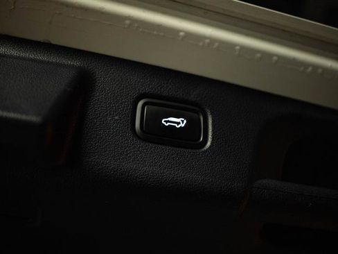 Used 2023 Hyundai Palisade Limited FWD image 8
