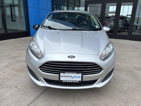 Used 2018 Ford Fiesta SE FWD image 2