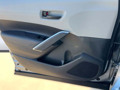 Used 2024 Toyota Corolla Cross L image 21