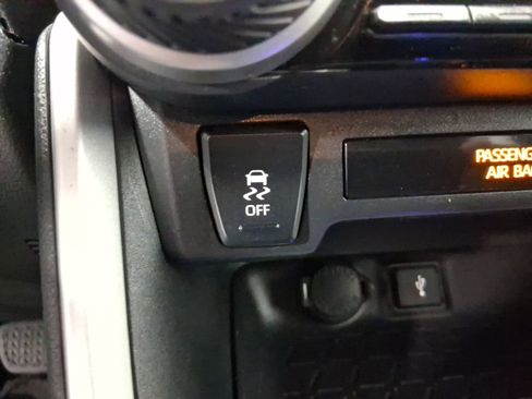 Used 2020 Toyota RAV4 XLE FWD image 28