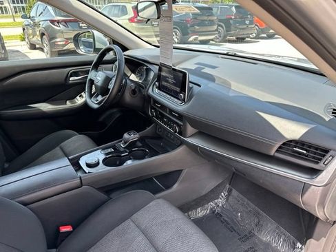 Used 2025 Nissan Rogue SV AWD/4WD image 18