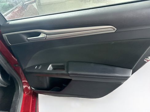 Used 2019 Ford Fusion SE image 28