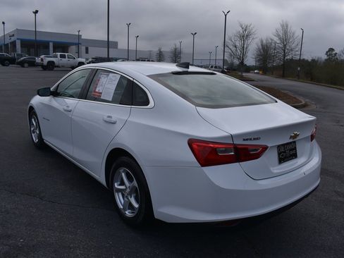 Used 2017 Chevrolet Malibu LS image 4