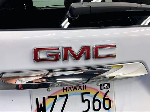 Used 2024 GMC Terrain SLE FWD image 30