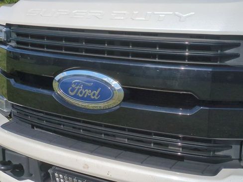 Used 2019 Ford F250 Lariat w/ Lariat Ultimate Package AWD/4WD image 36